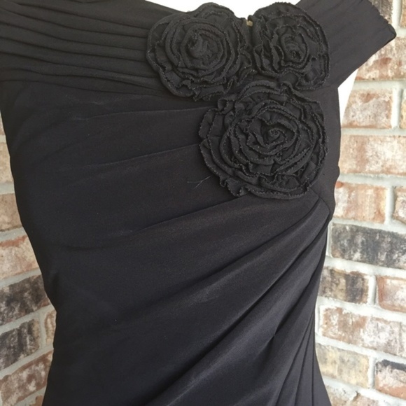 Adrianna Papell Semi Off Shoulder Dress 4 - Picture 2 of 5
